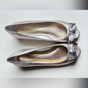 ANTONIO MELANI Open Toe Silver Flats with Bow Detail